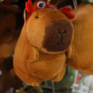 Llavero de capibara con cangrejo